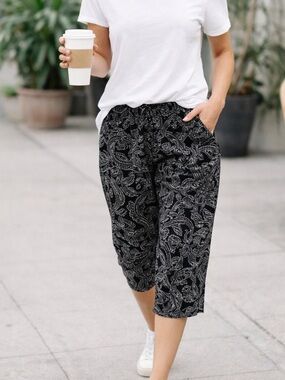 Black Paisley Pull On Capri Pants Elastic Waist Stretch Comfort PXL